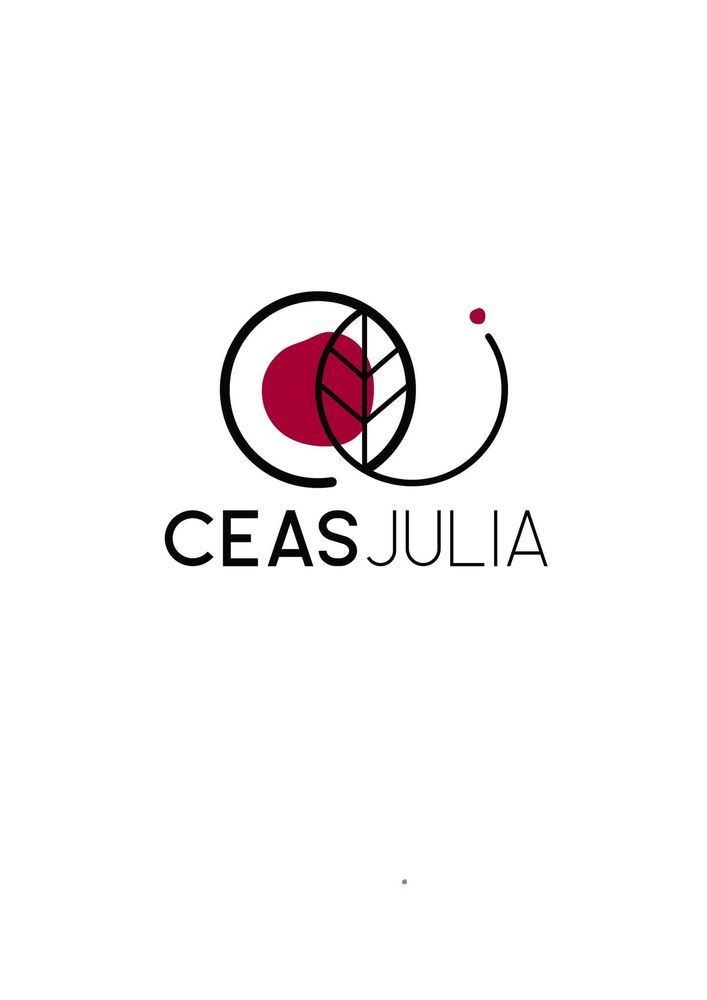 Logo CEAS JULIA: un cerchio con un rosso ovale parzialmente coperto da linee nere e un piccolo punto rosso, sotto il testo 'CEAS JULIA'